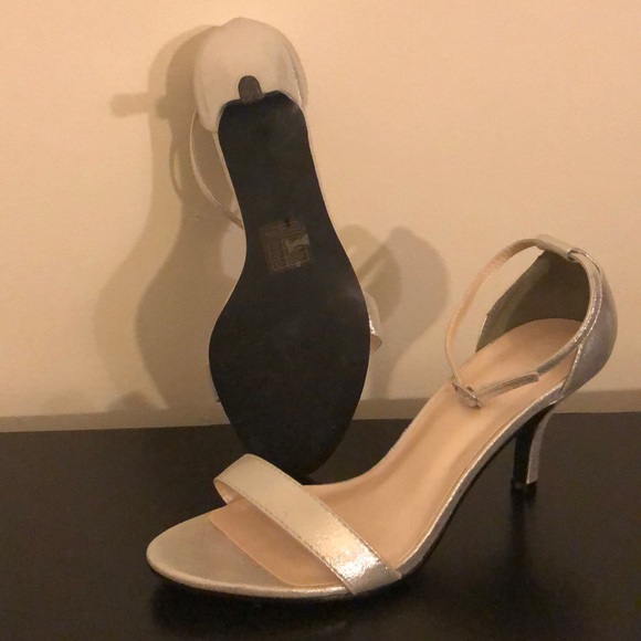 David’s Bridal Silver Heels - Picture 3 of 3